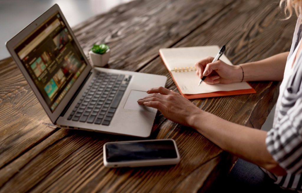 W dobie cyfryzacji i rosnącej popularności pracy zdalnej, menedżerowie zespołów e-commerce stają przed wyjątkowymi wyzwaniami.